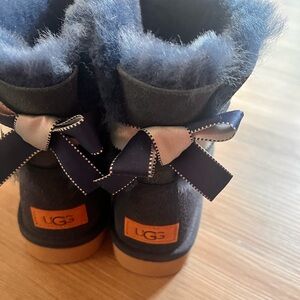 UGG mini Bailey navy blue bow boots size 6